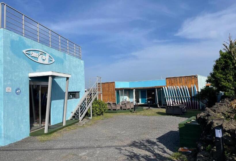 تختخواب در اتاق مشترک, Surf Stay