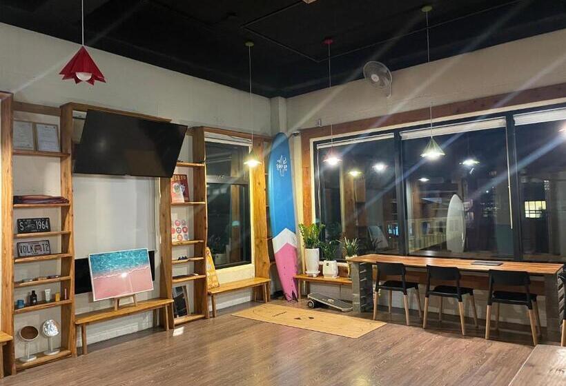 ルームシェアのワンベッド, Surf Stay