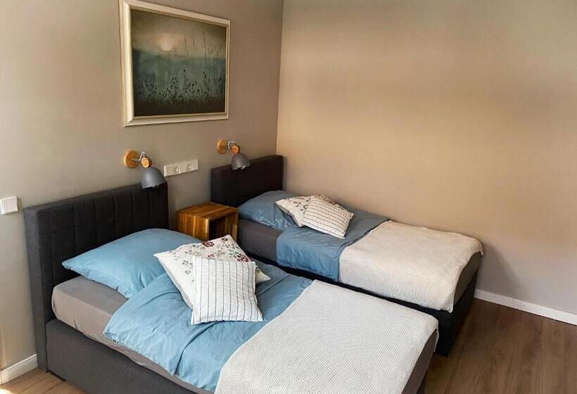 ガーデンビュースタンダードルーム, B&b In Schönem Altem Bauernhaus