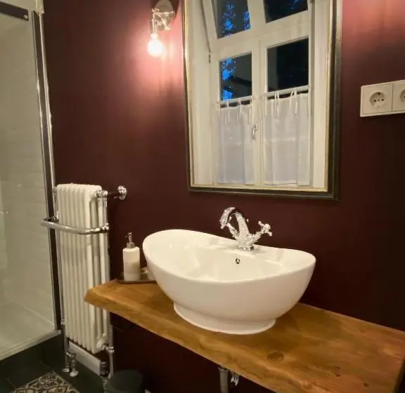 ガーデンビュースタンダードルーム, B&b In Schönem Altem Bauernhaus