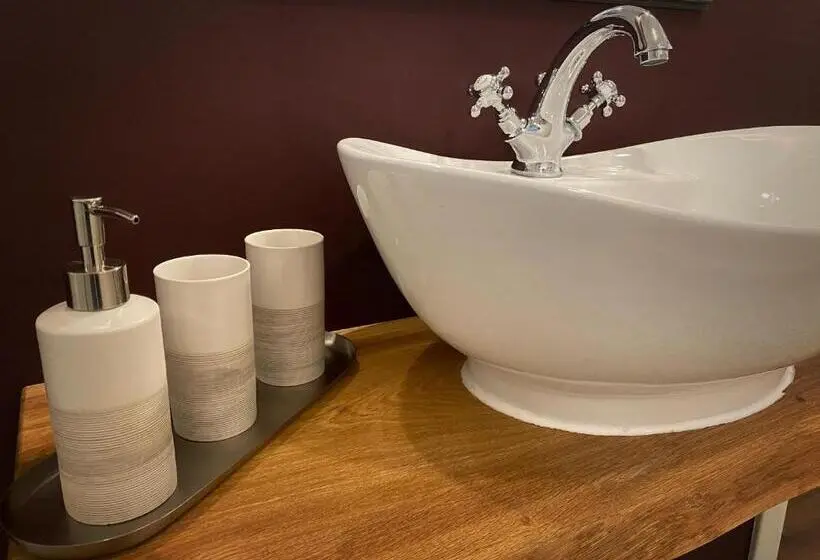 ガーデンビュースタンダードルーム, B&b In Schönem Altem Bauernhaus