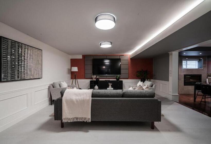 2 Bedrooms Apartment Mountain View, North Vancouver Lynn Valley Two Bedrooms Suite