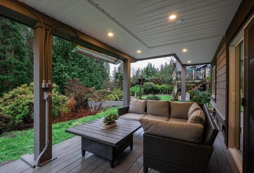 2 Bedrooms Apartment Mountain View, North Vancouver Lynn Valley Two Bedrooms Suite