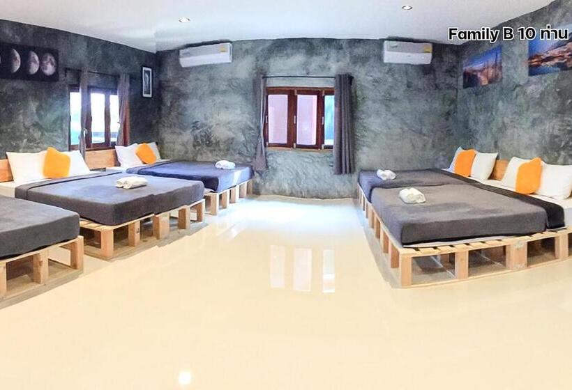 חדר משפחתי, The Toy Hoteru Resort Rayong