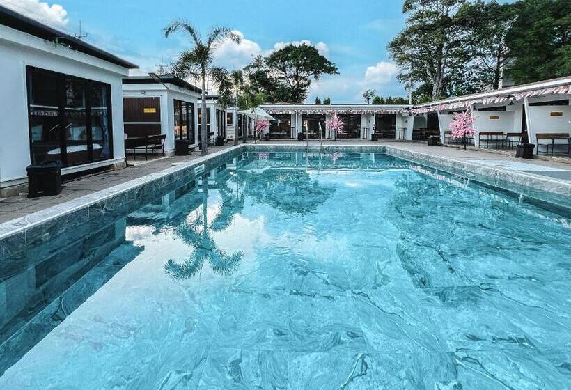 بنجلو قياسى, The Toy Hoteru Resort Rayong