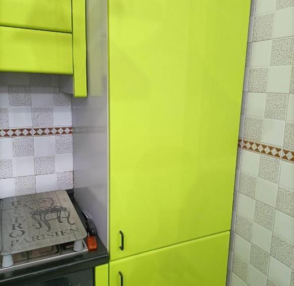 חדר דלוקס, Lame 196