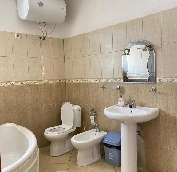 اتاق خانوادگی, Roelka Guest House