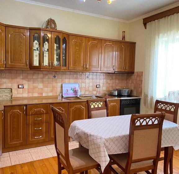 اتاق خانوادگی, Roelka Guest House