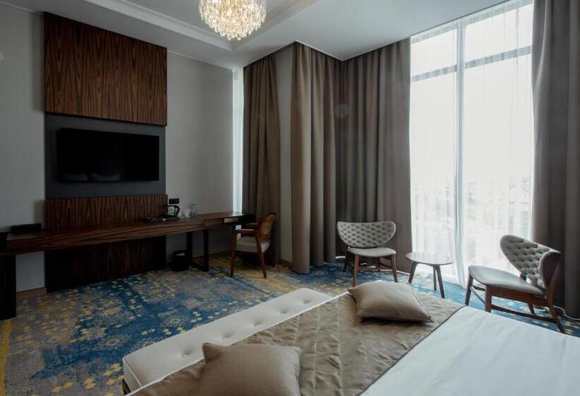 اتاق سوپریور با تخت بزرگ, Qazaq Hotel Premium