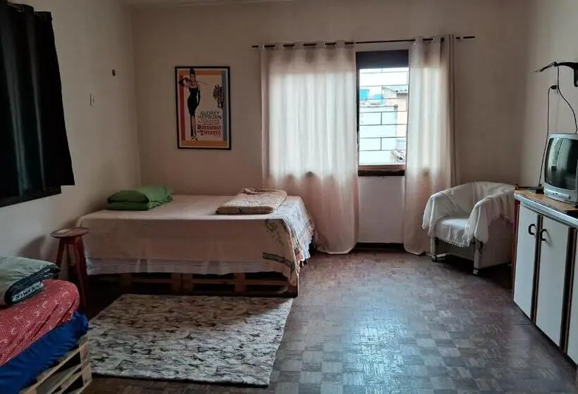 Perhehuone, Hostel E Café Da Lobo