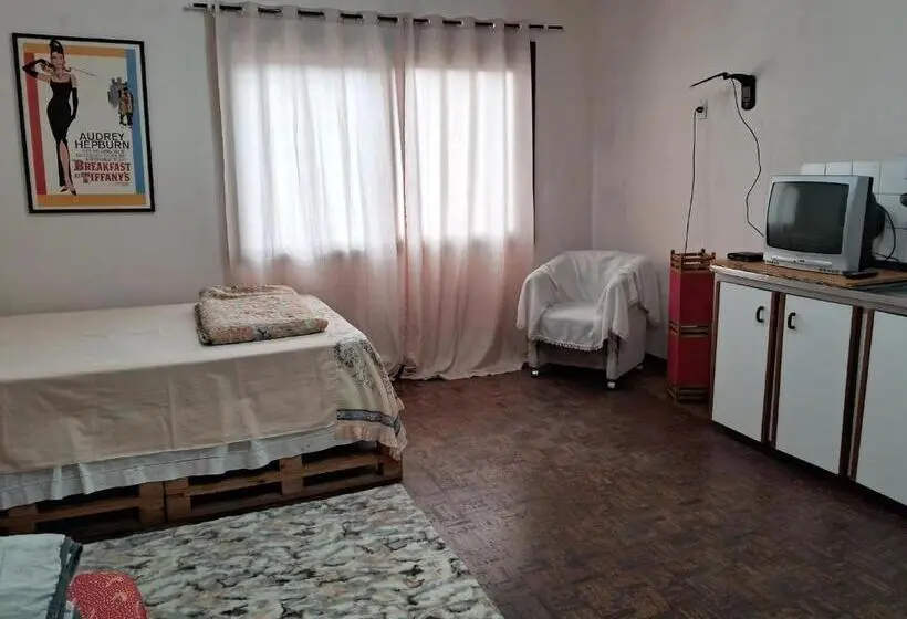 Perhehuone, Hostel E Café Da Lobo