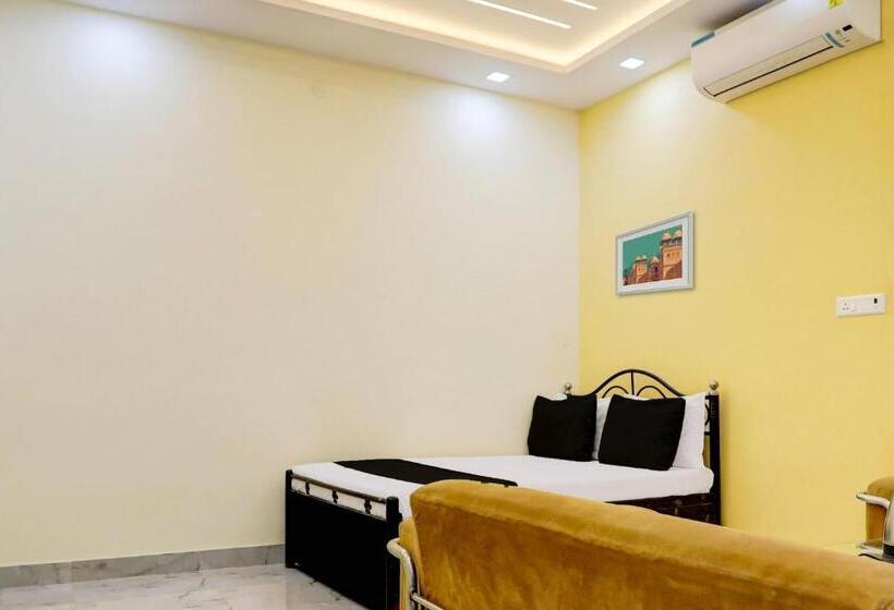 三人经典房间, O Rajendra Palace