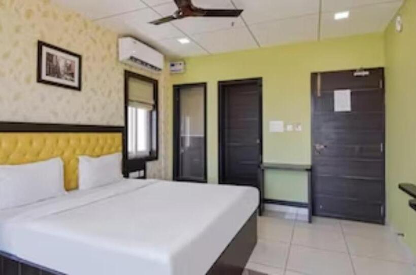 デラックスルーム, Royal Crown Puri   A Royal Stay   Fully Air Conditioned With Great Location   Best Seller