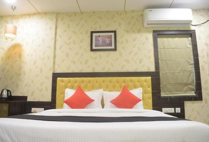 デラックスルーム, Royal Crown Puri   A Royal Stay   Fully Air Conditioned With Great Location   Best Seller