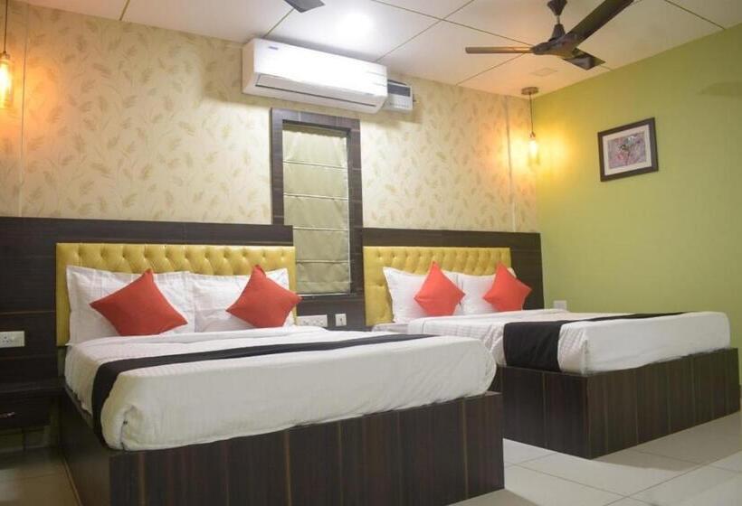 デラックスの４人部屋, Royal Crown Puri   A Royal Stay   Fully Air Conditioned With Great Location   Best Seller