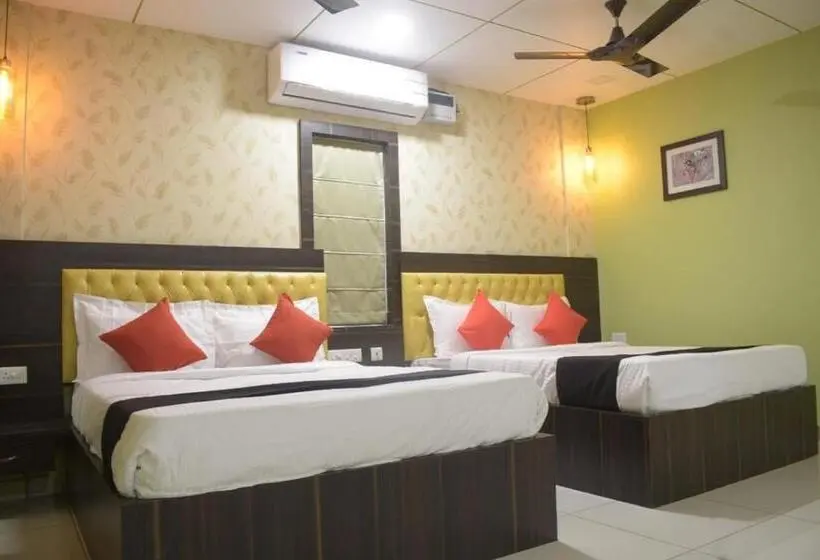 デラックスの４人部屋, Royal Crown Puri   A Royal Stay   Fully Air Conditioned With Great Location   Best Seller