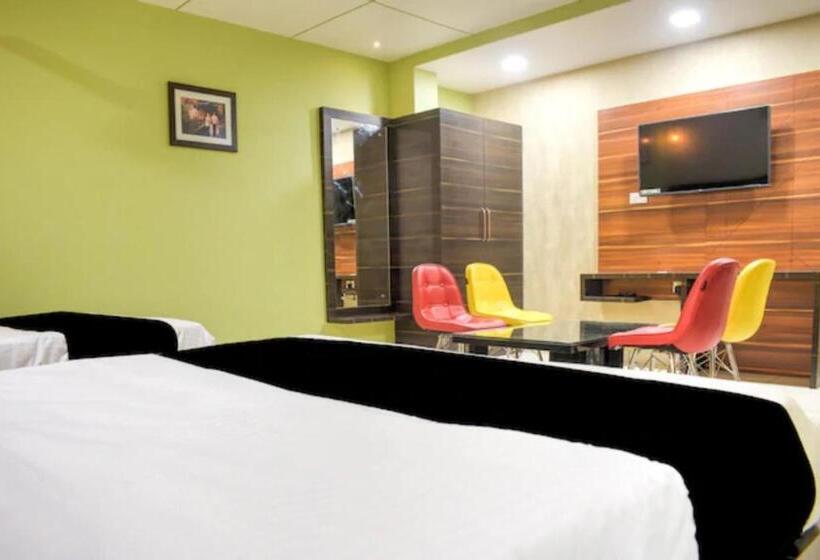 デラックスの４人部屋, Royal Crown Puri   A Royal Stay   Fully Air Conditioned With Great Location   Best Seller
