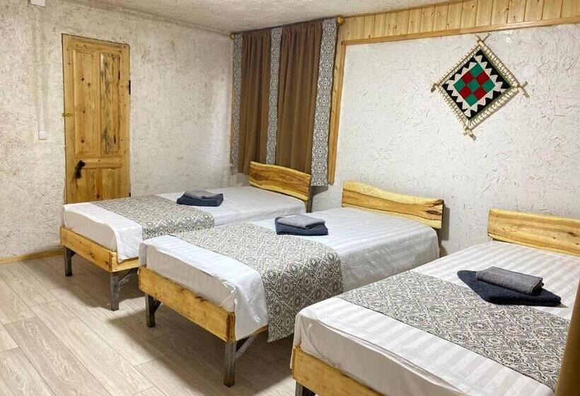 اتاق استاندارد سه تخته با بالکن, Svetlaya Polyana