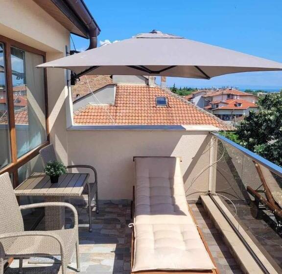 غرفة قياسية مزوَّدة بتراس, Vila Mihnevi