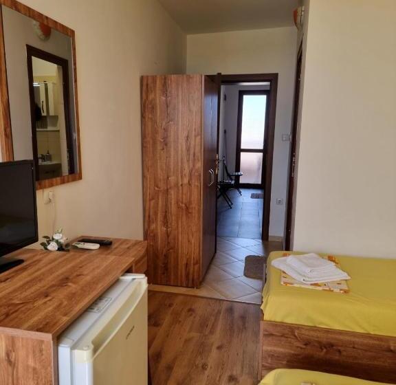 غرفة قياسية ثلاثية ذات اطلالة, Vila Mihnevi