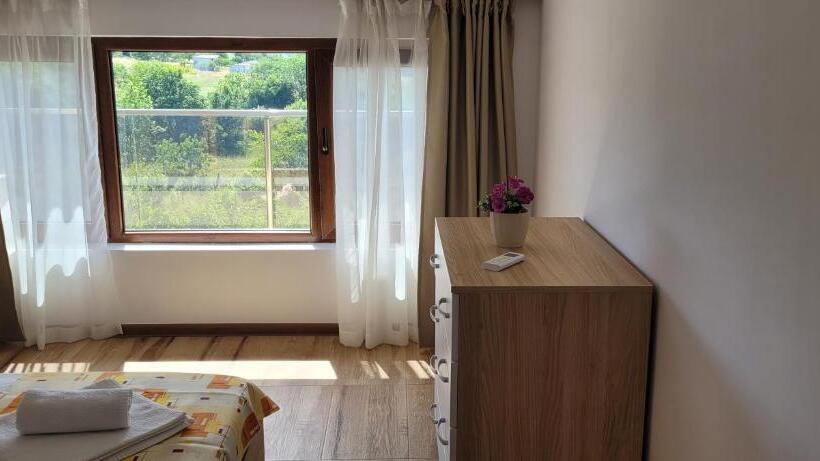 جناح عائلي, Vila Mihnevi