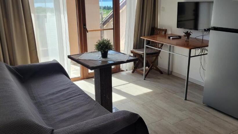 جناح عائلي, Vila Mihnevi