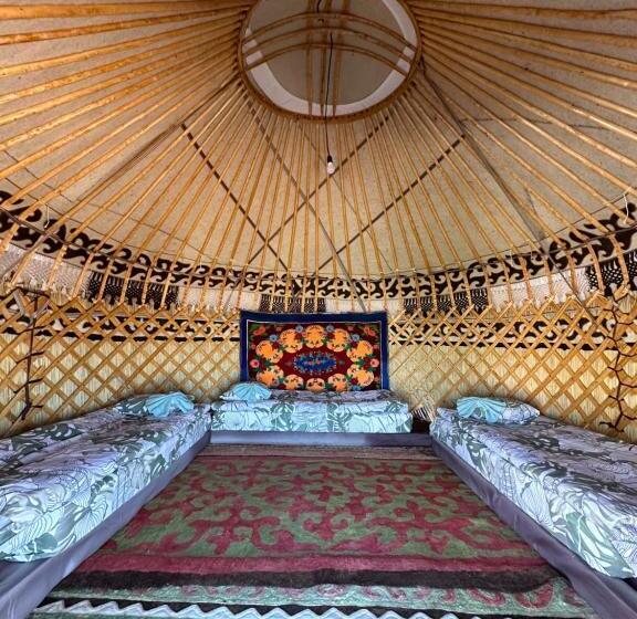 اتاق استاندارد سه نفره, Yurt Camp Chyrak