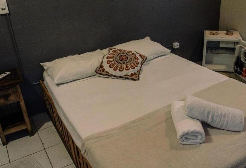 استودیو خانوادگی, Santo Hostel Paraty