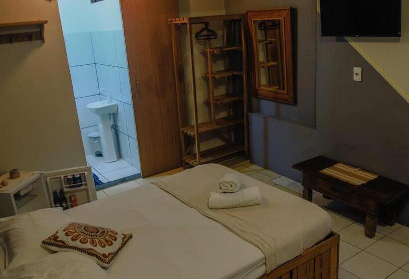 סטודיו משפחתי, Santo Hostel Paraty