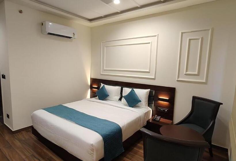 Номер Deluxe, The Belita Hotel & Spa