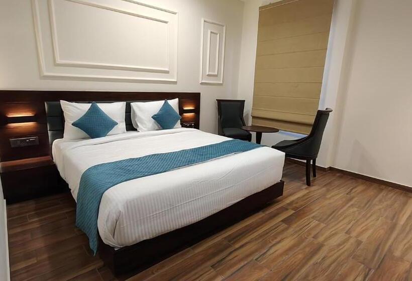 Номер Deluxe, The Belita Hotel & Spa