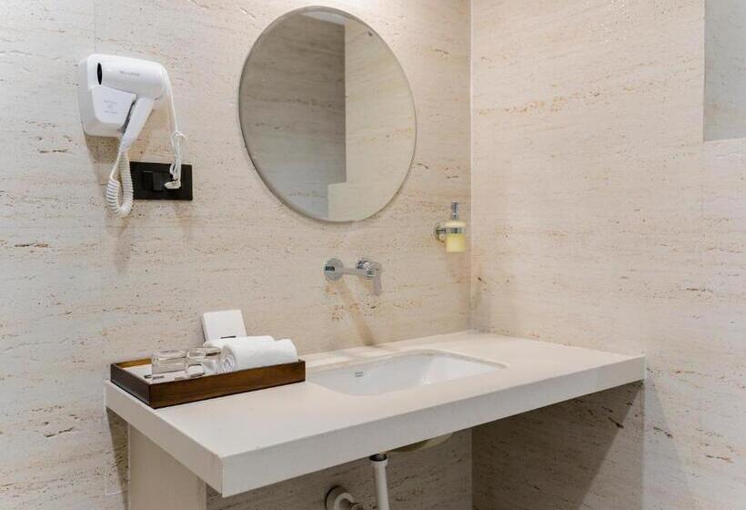 Люкс Deluxe Кровать Кинг, The Belita Hotel & Spa