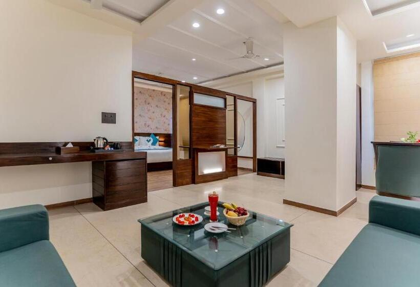 Люкс Deluxe Кровать Кинг, The Belita Hotel & Spa