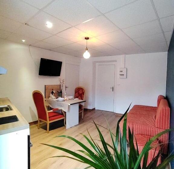 带1个卧室带观景的公寓, Appart Hôtel Le Combes