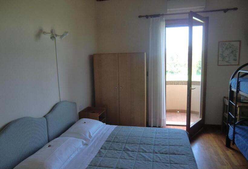 اتاق استاندارد چهارنفره با بالکن, B&b Armonia