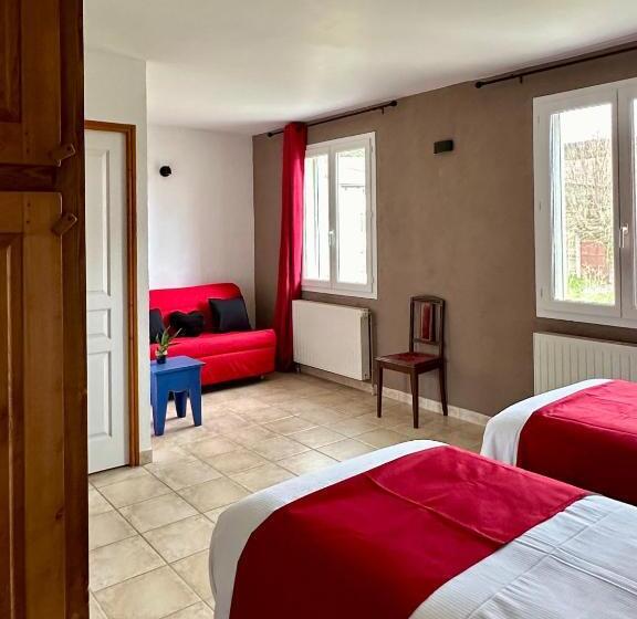 Четырехместный Номер Стандарт, L Ostal De Soubrey