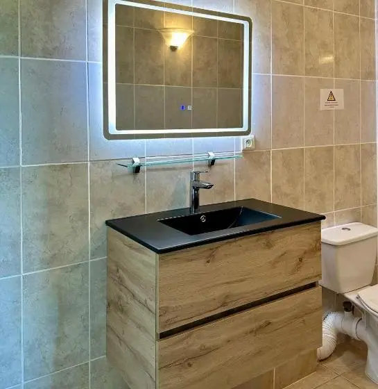 Standard Kolmen Hengen Huone, L Ostal De Soubrey