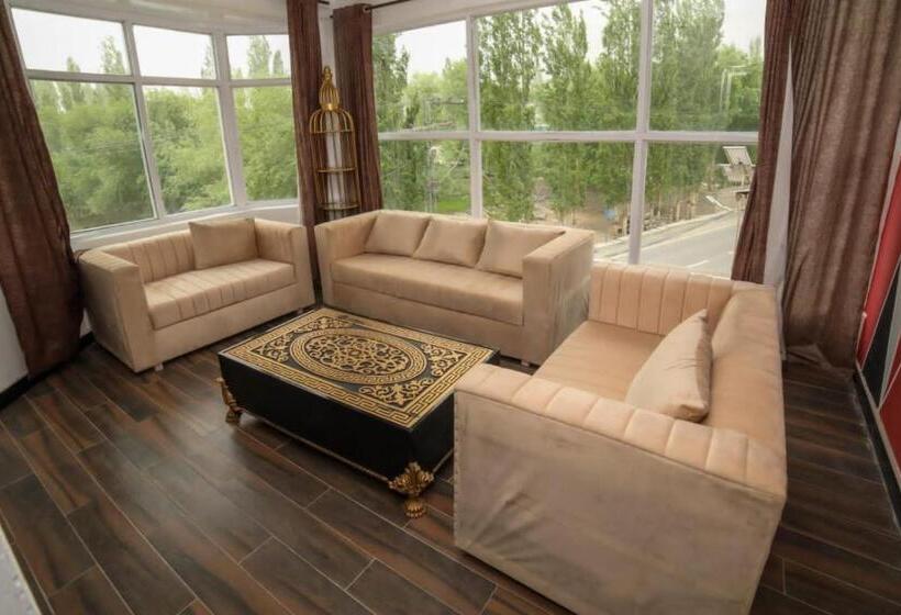 اتاق لوکس با تخت بزرگ, Gashabrum Hotel & Restaurant