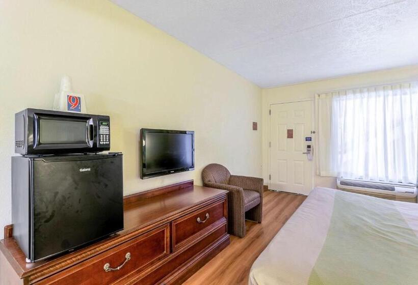 غرفة قياسية رباعية, Americas Best Value Inn Edgewood, Md