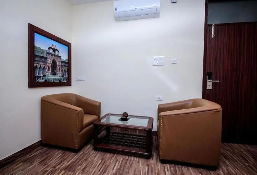 バルコニー付きデラックスルーム, Amritara Social Palace, Uttarkashi