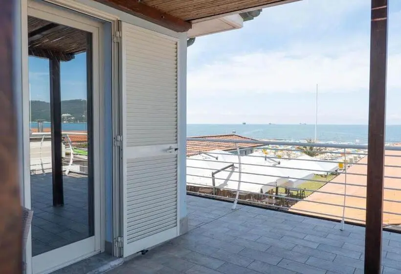 Triple Room Sea View, Bagno Lunezia