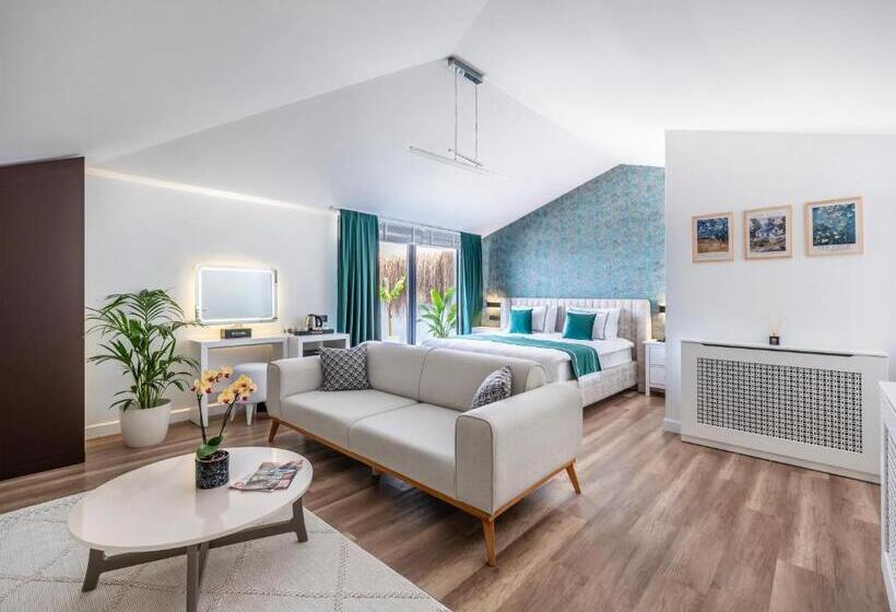 מיטת קינג בסוויטה, Hillora Hotel Buyukada