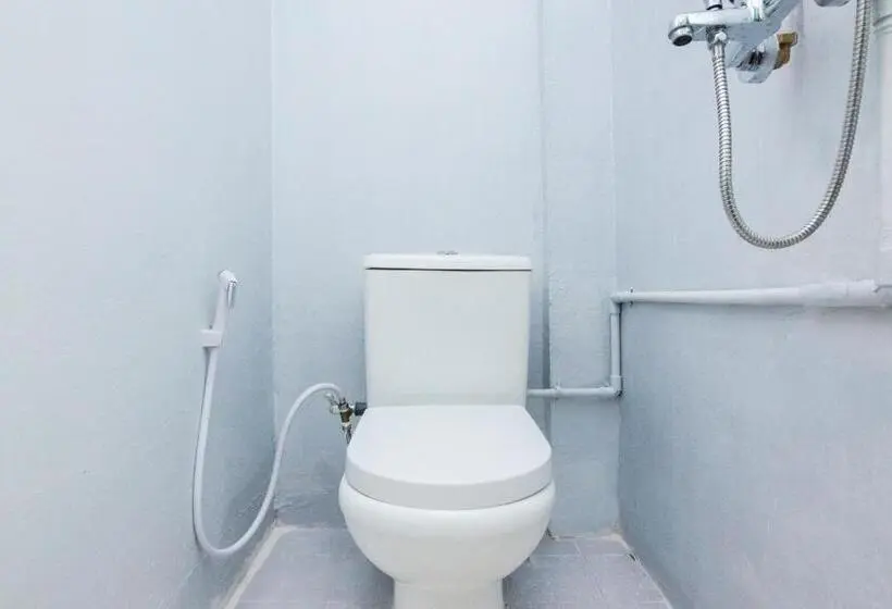 デラックスルーム, Oyo Life 2583 Kost Anggun