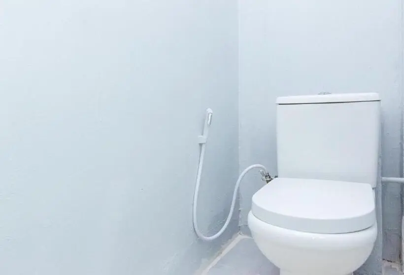 デラックスルーム, Oyo Life 2583 Kost Anggun