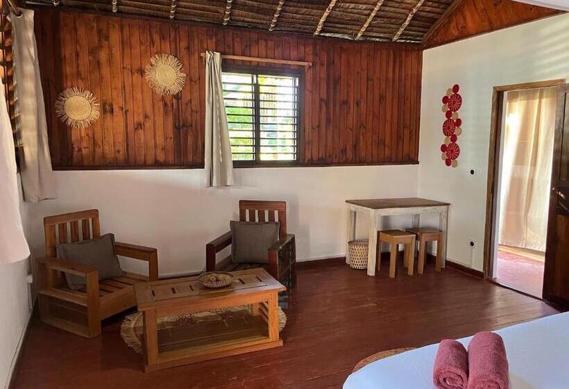 بانگلوی لوکس, Tsara Beach