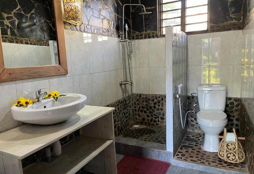 بانگلوی لوکس, Tsara Beach