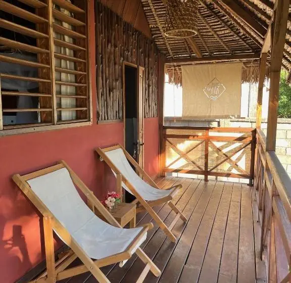 بانگلوی لوکس, Tsara Beach