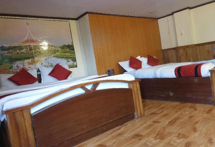 اتاق کلاسیک سه تخته, Oyo Flagship Hotel Polynia