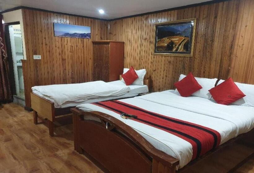 اتاق کلاسیک سه تخته, Oyo Flagship Hotel Polynia