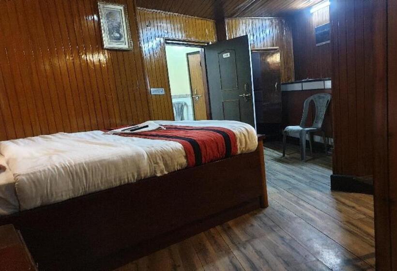 Трехместный Номер Классика, Oyo Flagship Hotel Polynia